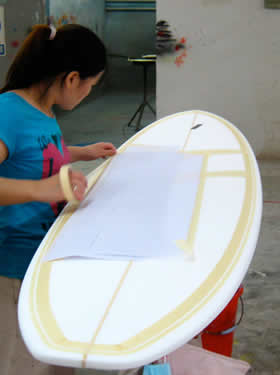 Preparing the surfboard for spray painting