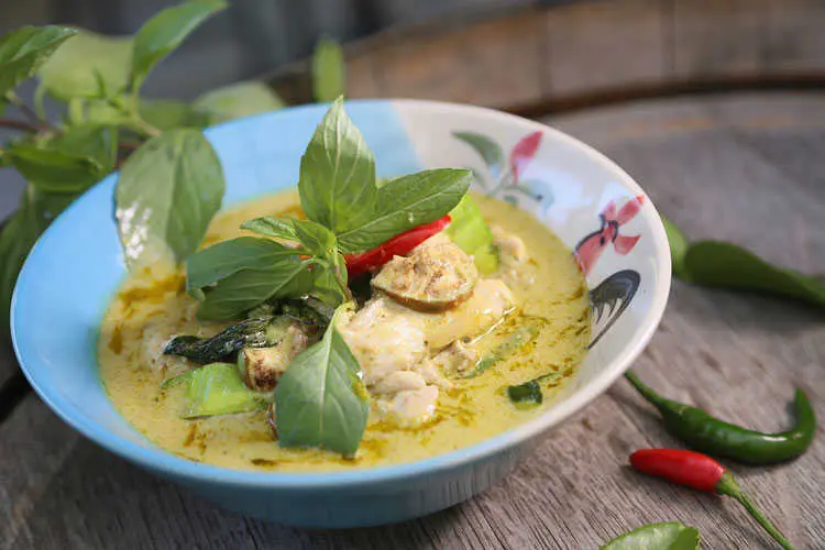 Gaeng khiow waan - Green Chicken Curry