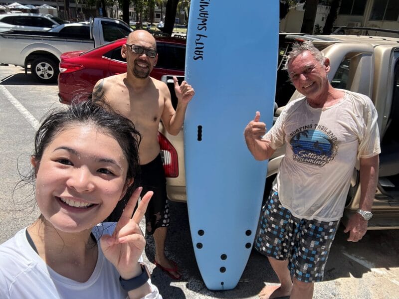 Happy surf lesson customers in Phuket